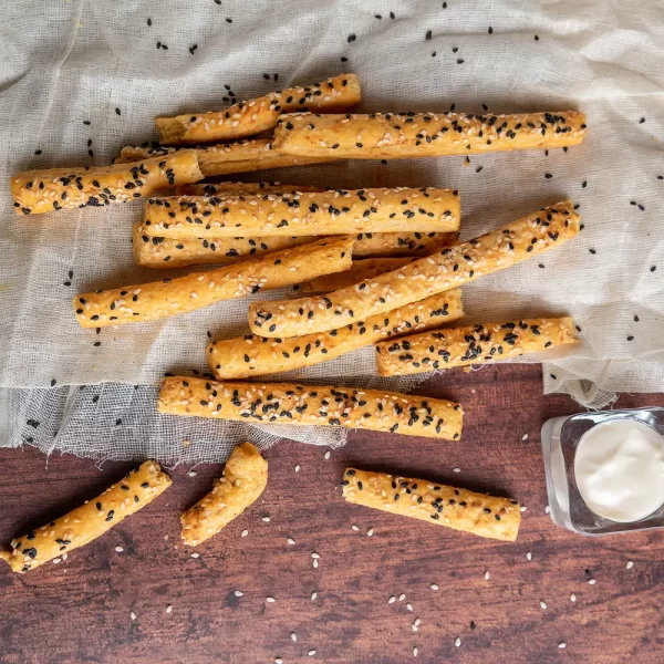 Sesame Seed Cheese Crackers
